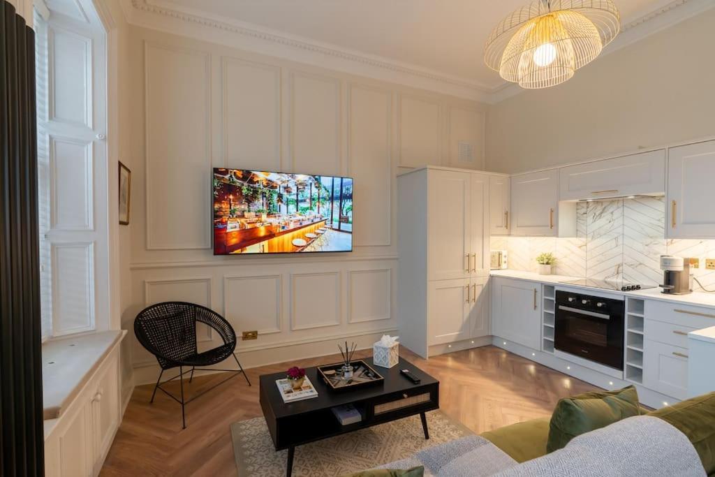 The Devonshire Suite - Your 5 Star West End Stay! Glasgow Eksteriør billede