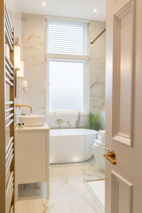 The Devonshire Suite - Your 5 Star West End Stay! Glasgow Eksteriør billede