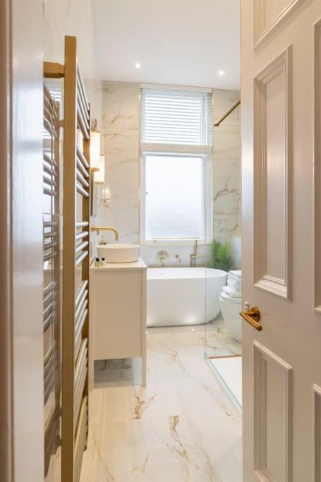 The Devonshire Suite - Your 5 Star West End Stay! Glasgow Eksteriør billede